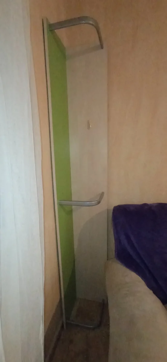 Se regala: Regalo estante pared. En Murcia. Publicado por Cris.