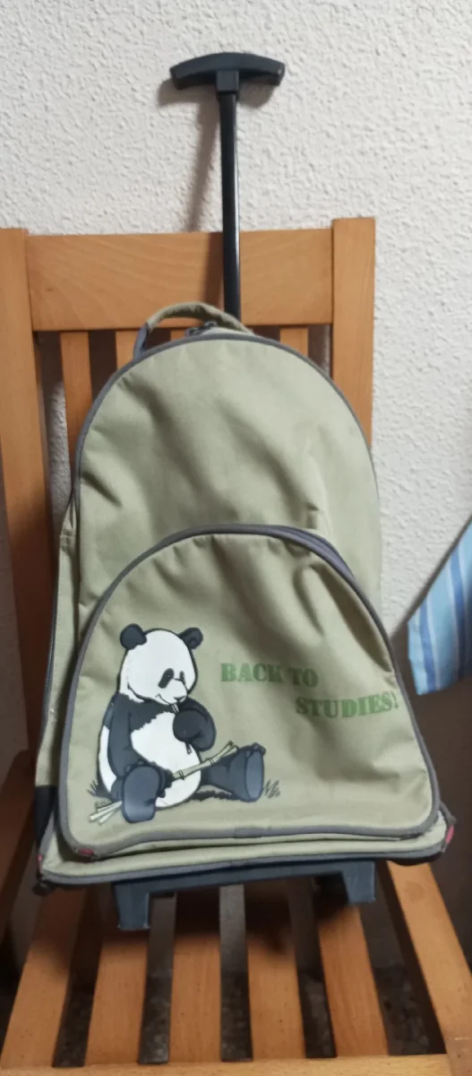 mochila con ruedas Panda. Foto 3 de 4.