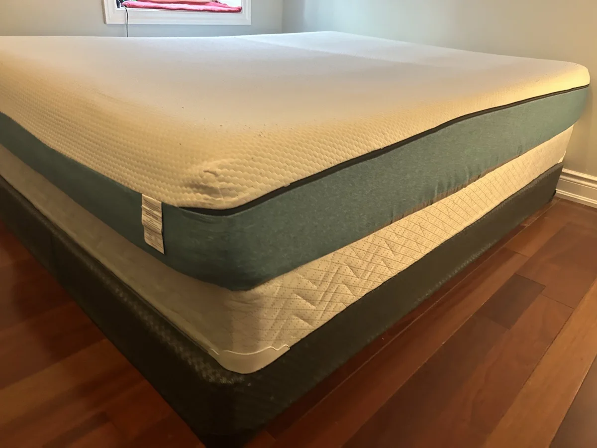 Free Queen size Mattress + 2 box. Photo 3 of 5.