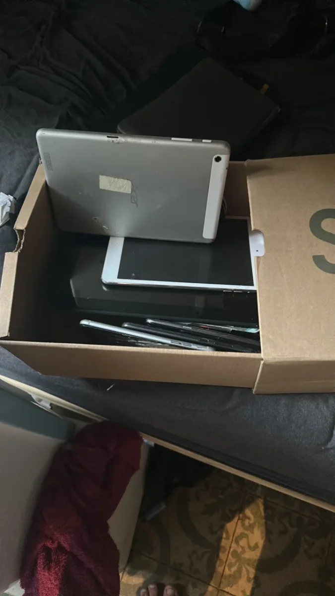busco tablets o móviles antiguos o rotos no pasa nada iPhone o xioami o Samsung. Foto 2 de 2.