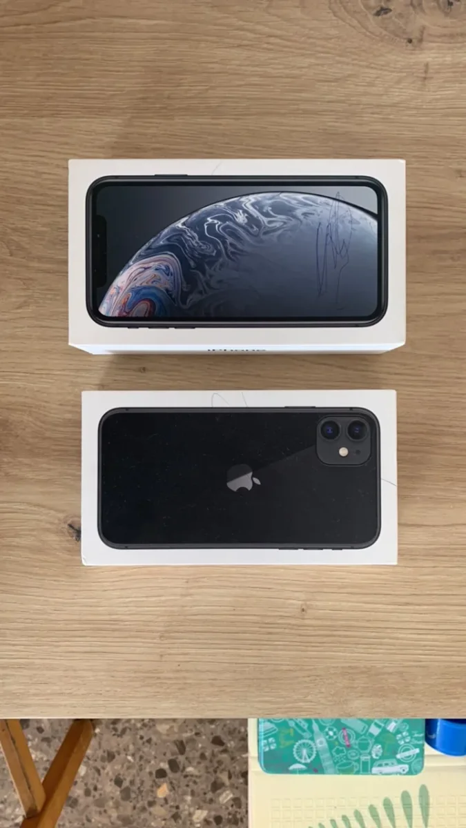 Se regala: cajas iphone. En Alfafar. Publicado por Beatriz.