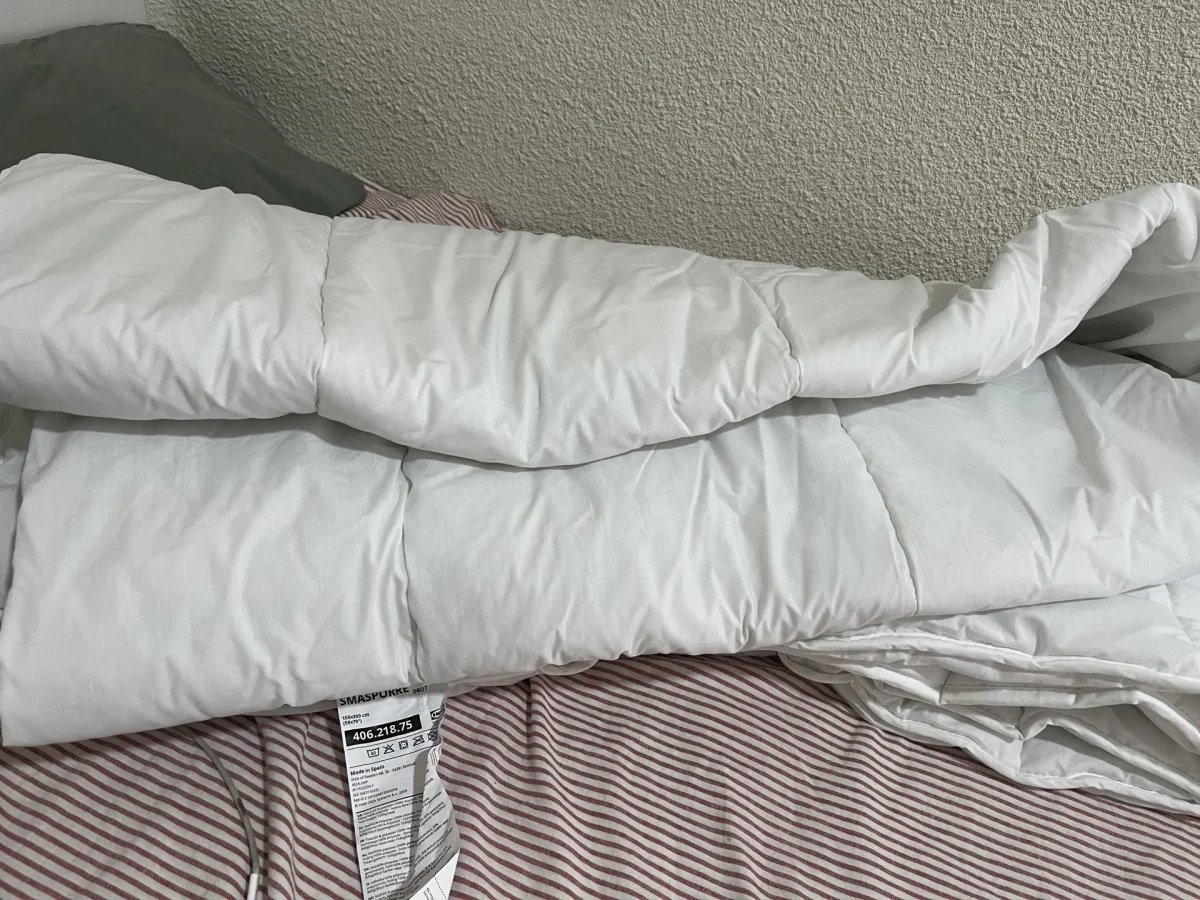 Se regala: Edredón IKEA 150×200 cm. En Madrid. Publicado por Charlotte.