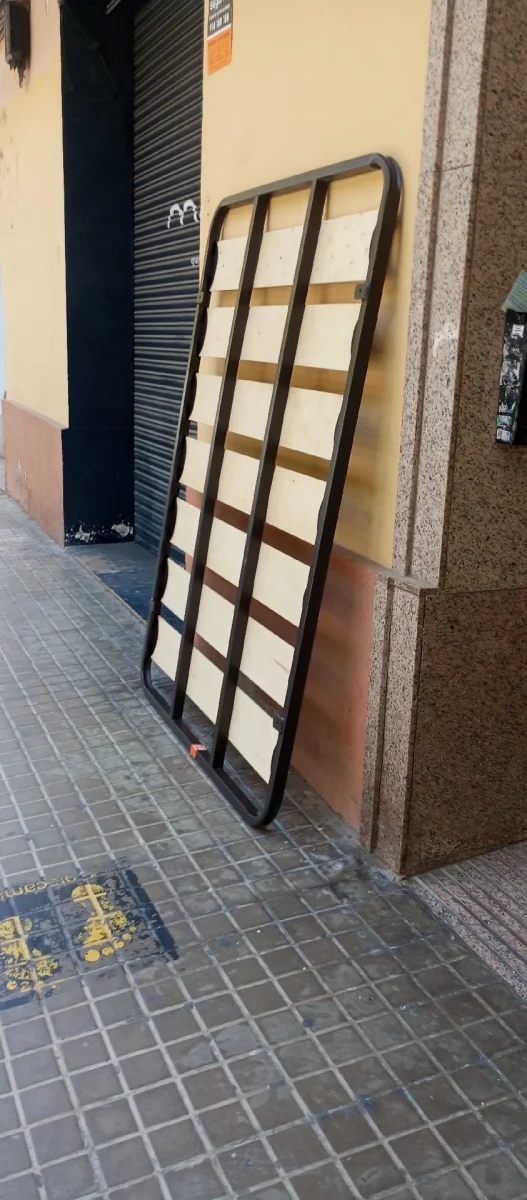 Idea de reciclaje: SOMIER DE LAMAS. Publicado por Natalia.