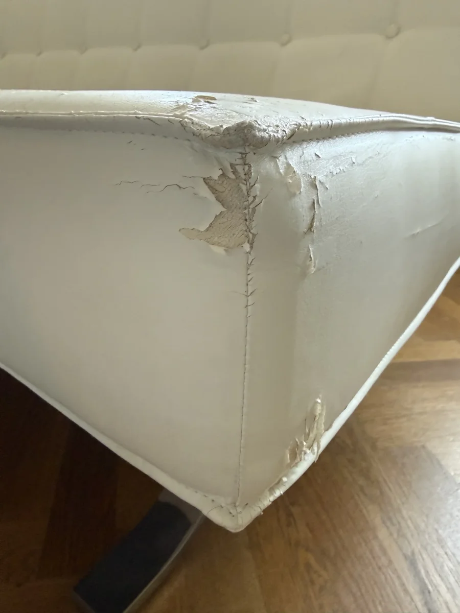 Zu VERSCHENKEN SELBSTABHOLUNG Designer Schlafcouch Weiß Maxvorstadt. Photo 3 of 4.