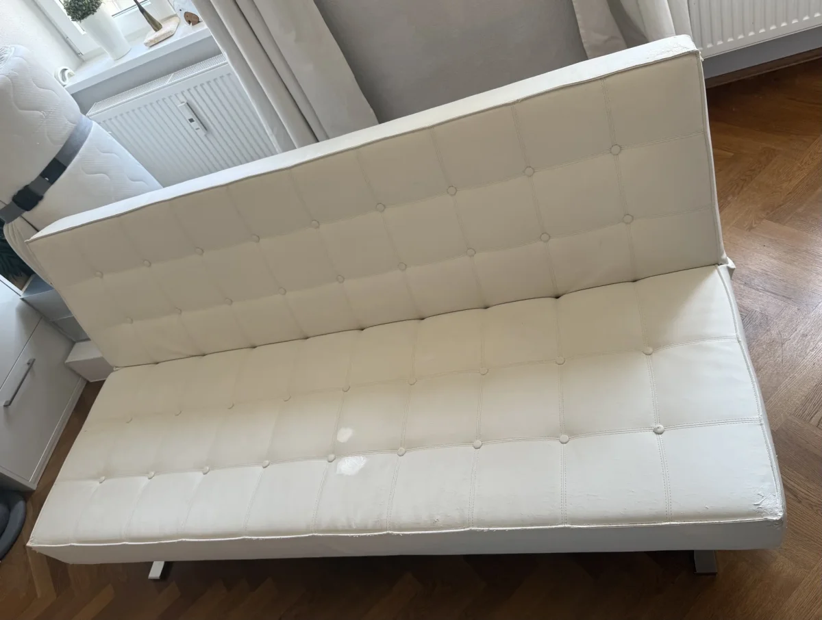 Giving away: Zu VERSCHENKEN SELBSTABHOLUNG Designer Schlafcouch Weiß Maxvorstadt. In München. Posted by Jennifer.