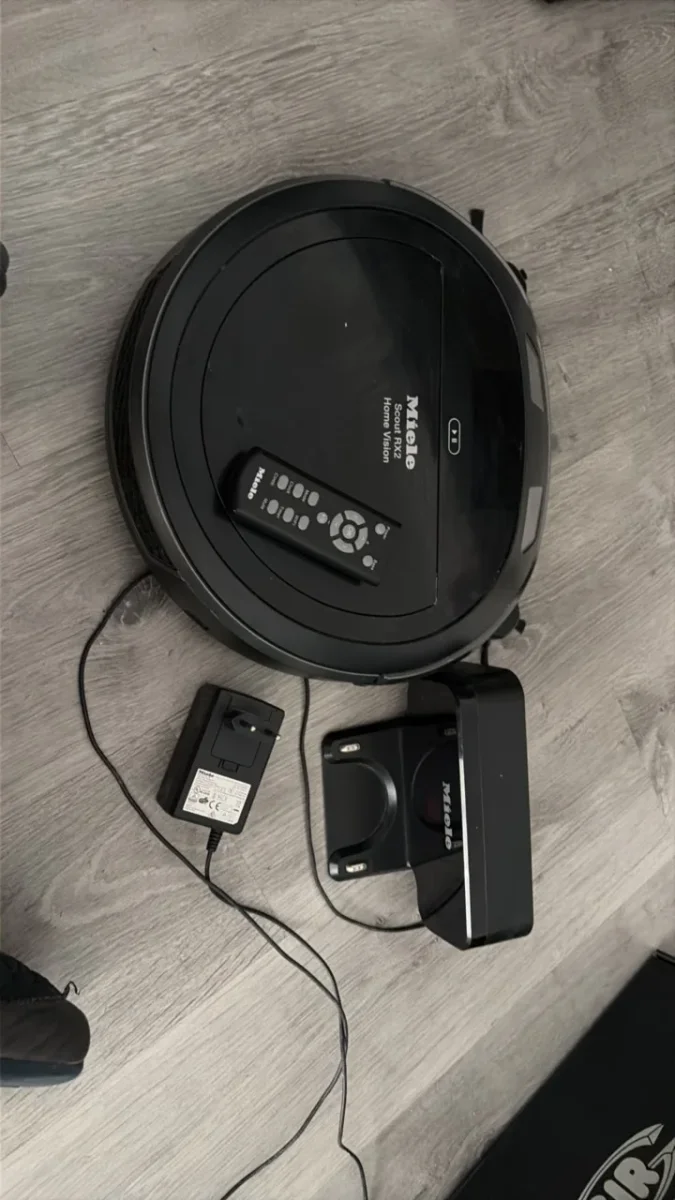 Se cambia: Miele Scout RX2 funcionando – cambio por cartas o cromos de fútbol, Pokémon etc originales. En Barcelona. Publicado por Ricardo.