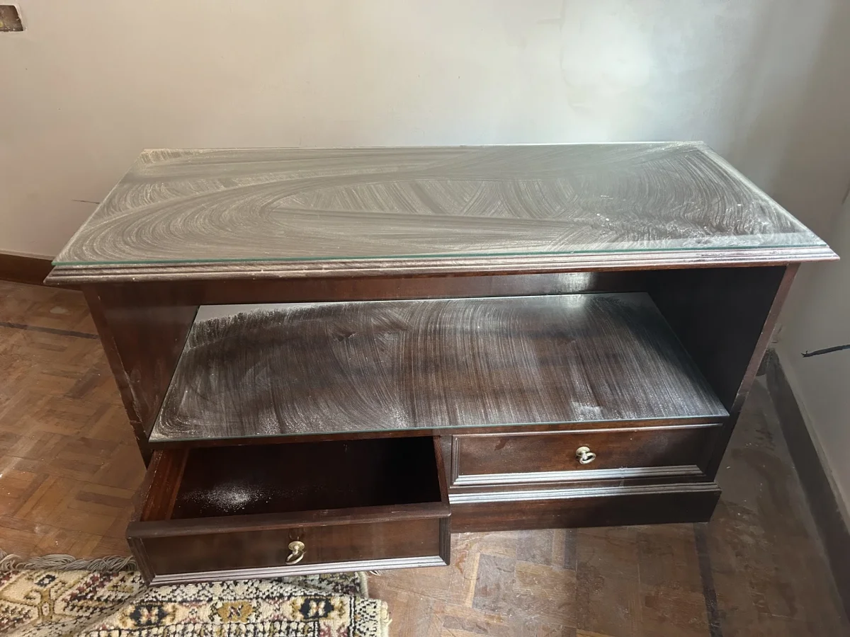 Se regala: se regala mesa de tv. En Vigo. Publicado por Iris.