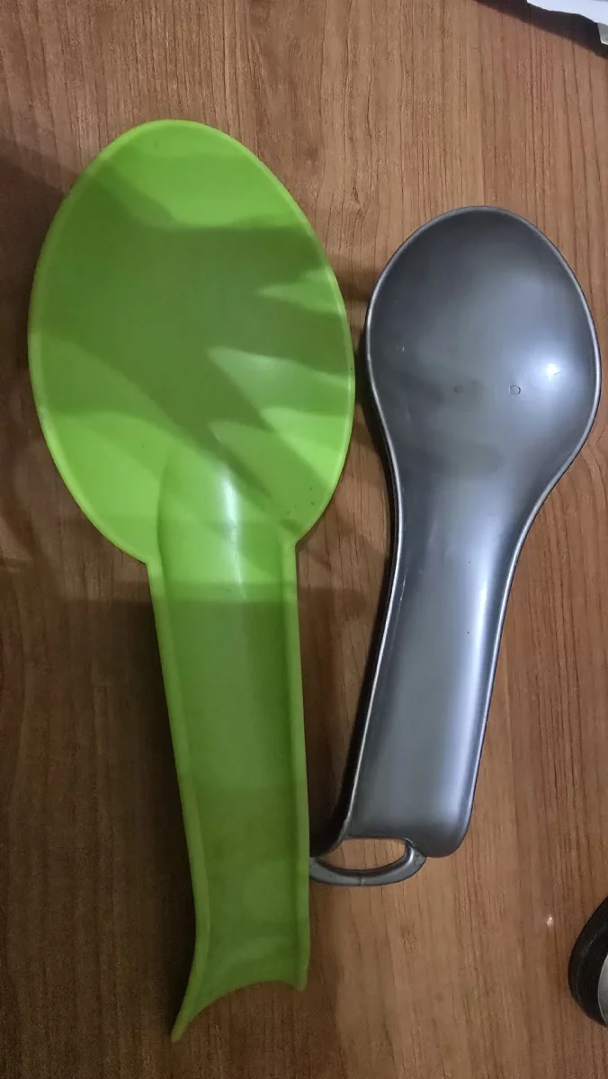 Se regala: 2 chucharas. En València. Publicado por Des.