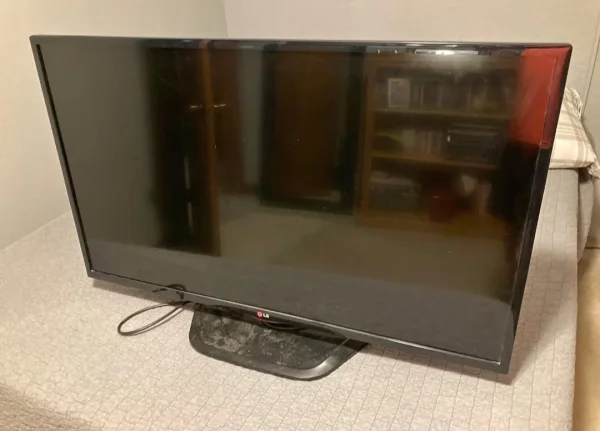 Giving away: LG SMART TV. In Birmingham. Posted by Kemogne.