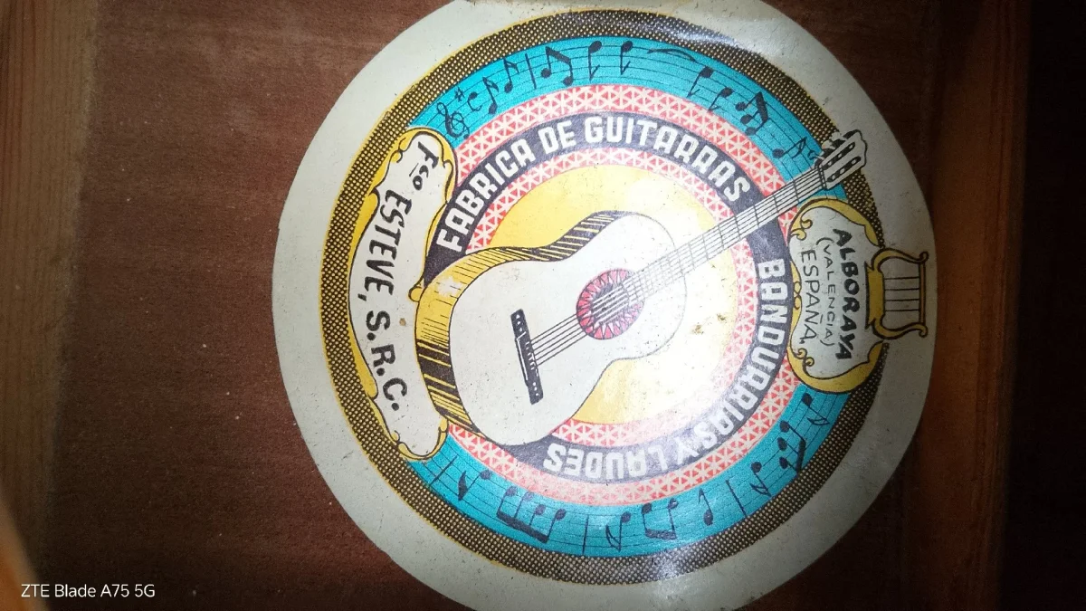 guitarra española. Foto 2 de 4.