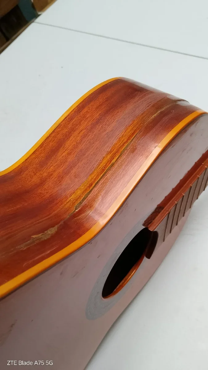 Se regala: guitarra española. En Sagunt / Sagunto. Publicado por Guillermo.