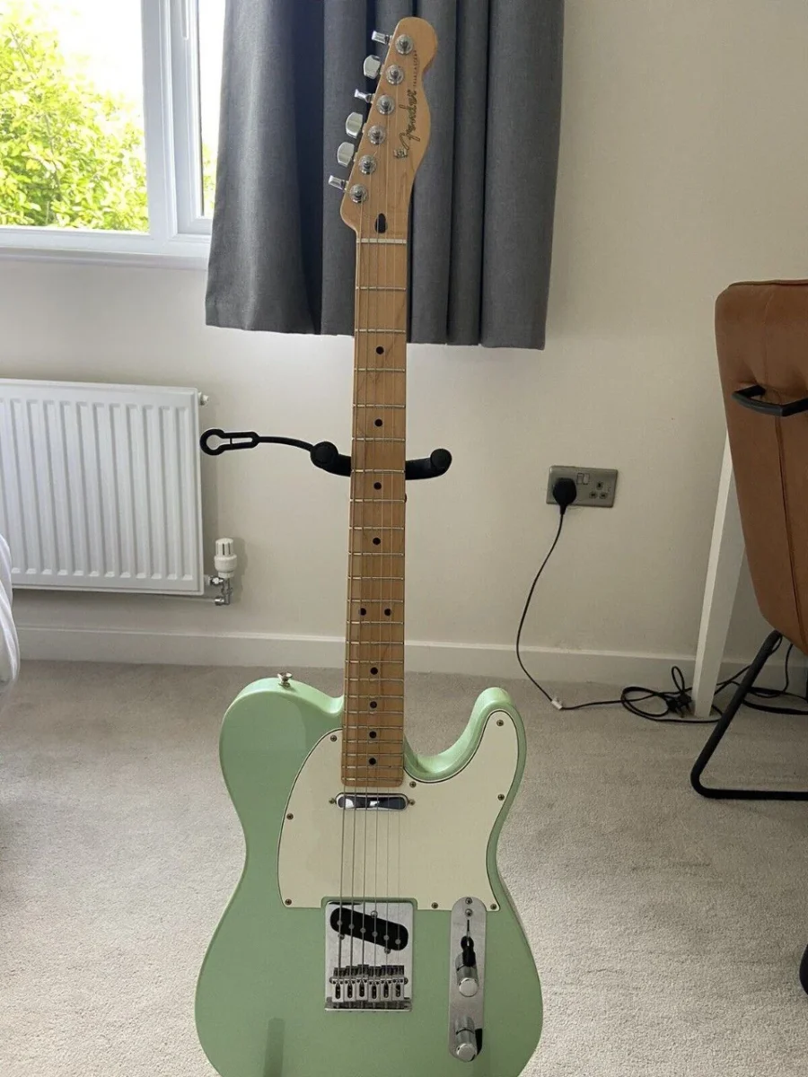 Zu verschenken: elektrische Gitarre. In Berlin. Eingestellt von Gabriel.