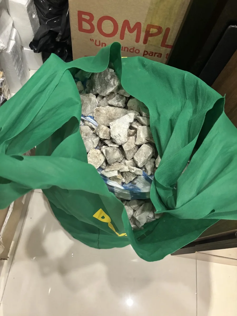 Se regala: REGALO BOLSAS DE PIEDRAS BLANCAS. En Bogota. Publicado por Diana.