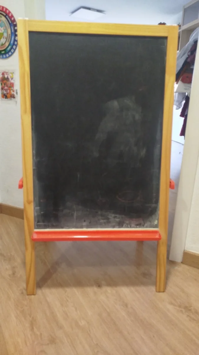 Se regala: regalo pizarra infantil usada. En Valencia. Publicado por Ana.