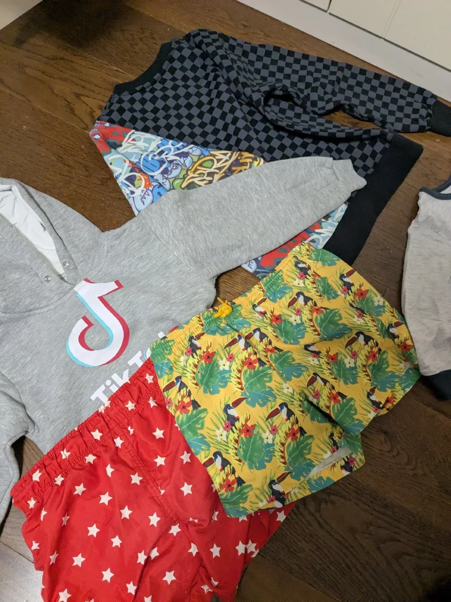 Se regala: Lote ropa de niño. En Madrid. Publicado por Amanda.