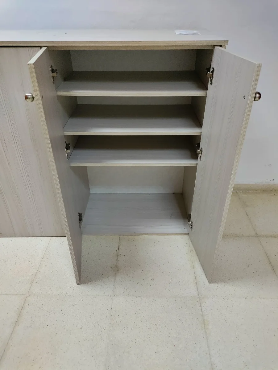 Regalo un mueble, un archivador y varias colchonetas en buen estado. Foto 2 de 5.