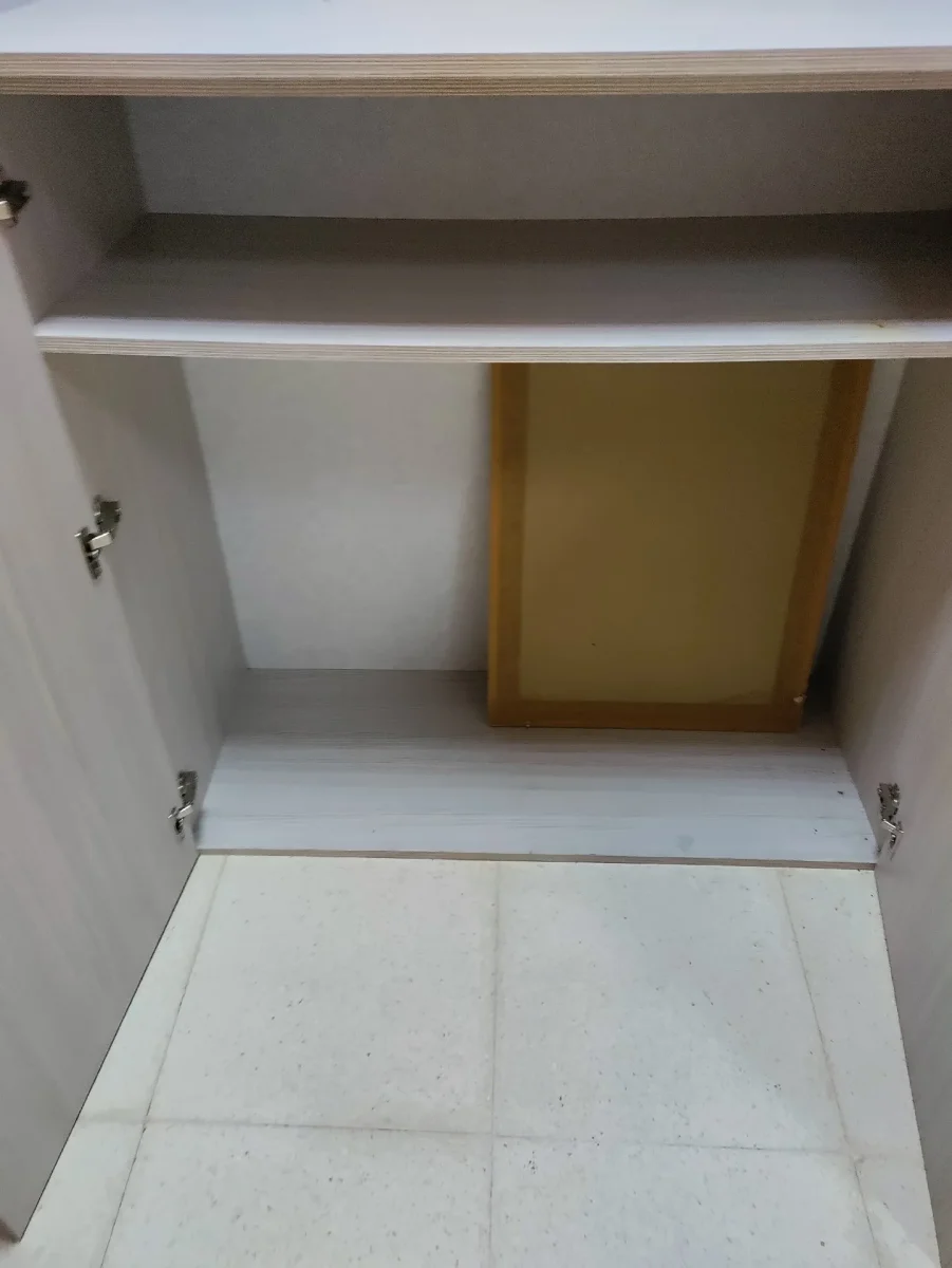 Se regala: Regalo un mueble, un archivador y varias colchonetas en buen estado. En Sevilla. Publicado por Pilar.