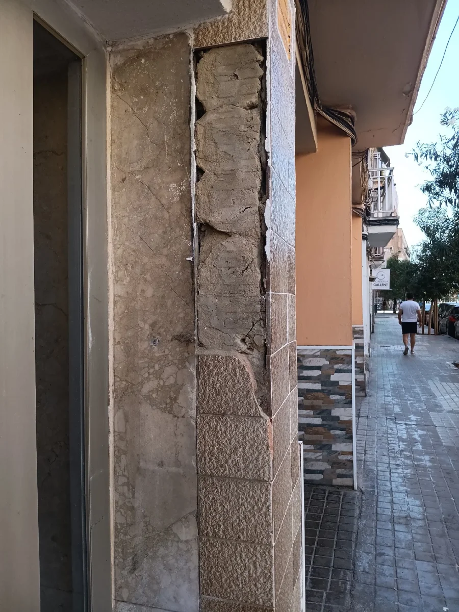 Se busca: azulejos antiguos. En València. Publicado por Carmen.