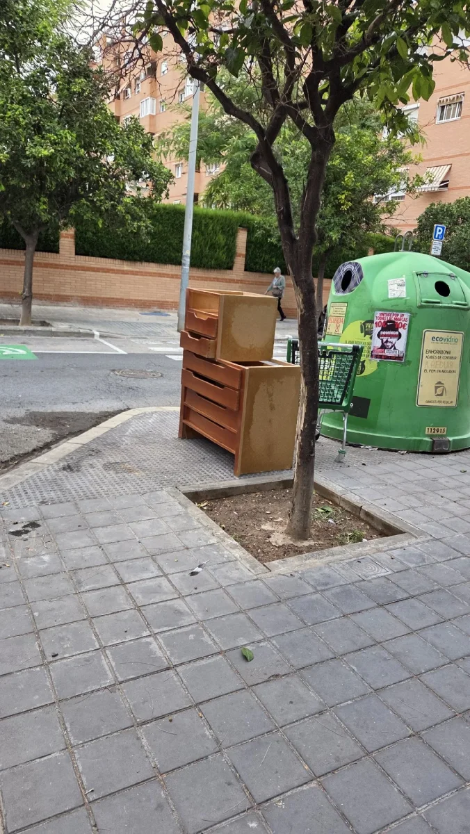 Encontrado: Mueble. En València. Publicado por Dari.