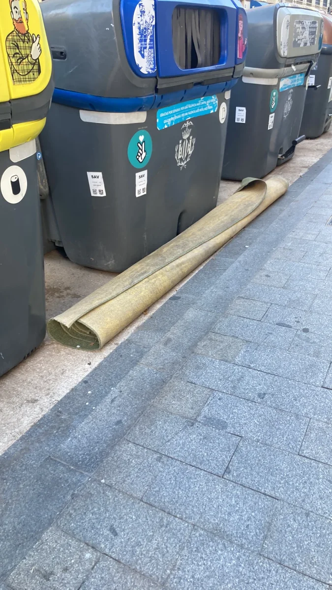 Encontrado: alfombra súper grande. En Valencia. Publicado por Rosa.