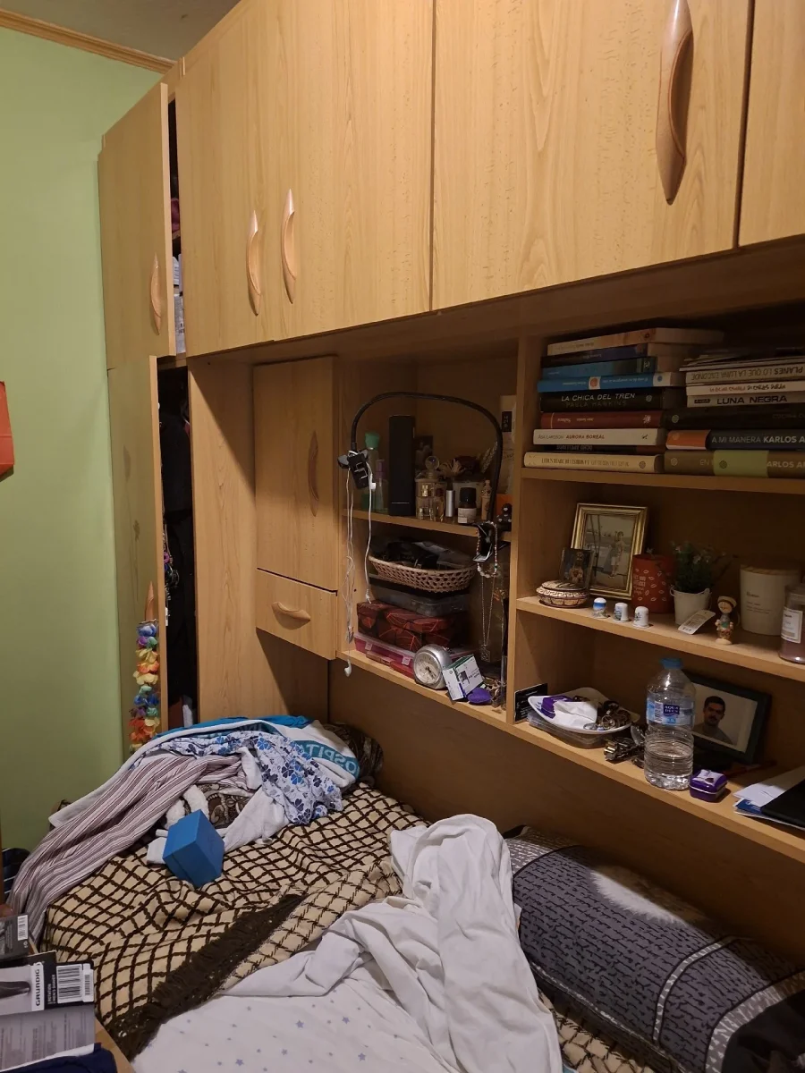Se regala: habitación individual. En Barcelona. Publicado por Eva.